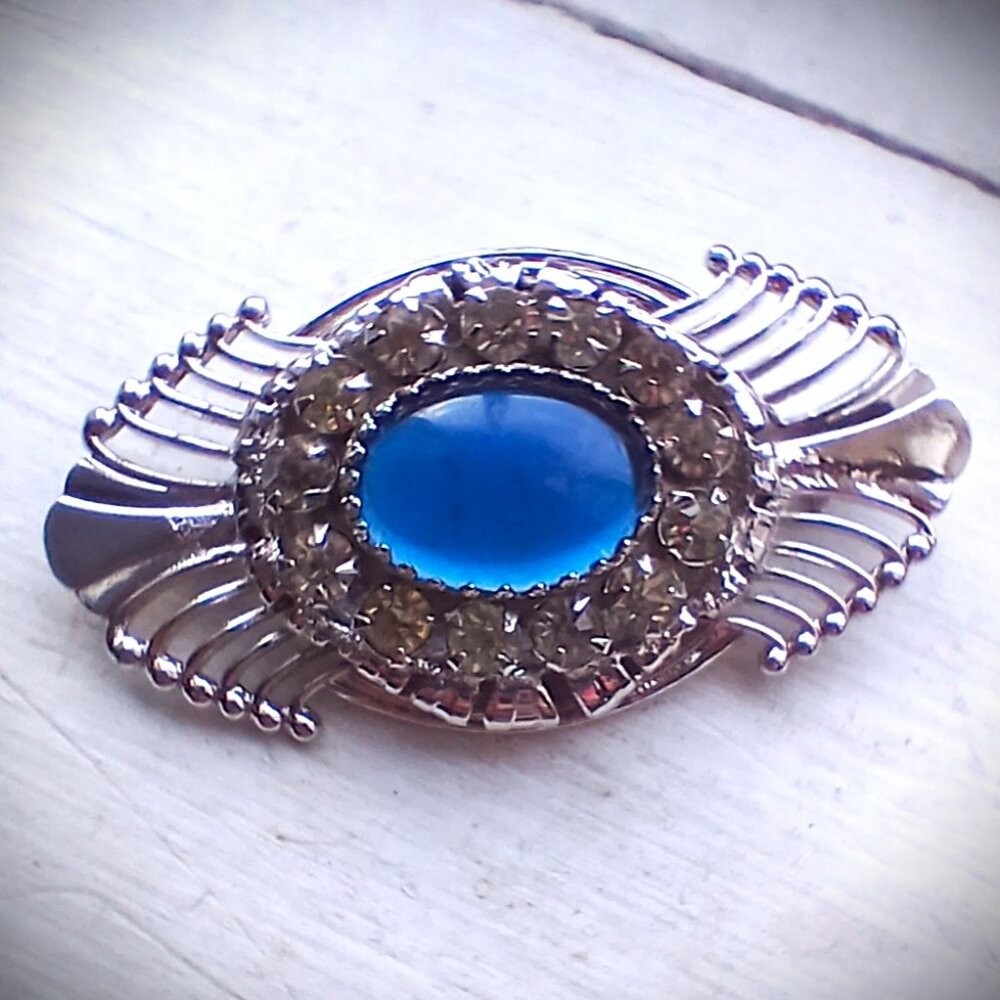 Quality Vintage Sapphire Blue Paste Glass Clear Rhinestone 'Eye' Shaped Brooch